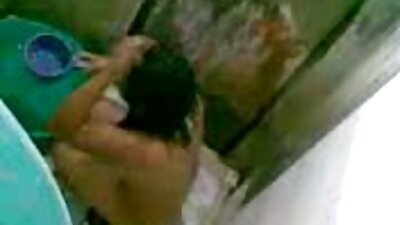 slut ມີຂົນສຸດ cunt ຂອງນາງໄດ້ຮັບການ fucked ເທິງຕຽງ