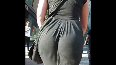 milf ອັດສະຈັນສະແດງໃຫ້ເຫັນພວກເຮົາວ່າຫ່າງກົ້ນຂອງນາງໄດ້ຮັບການ stretched