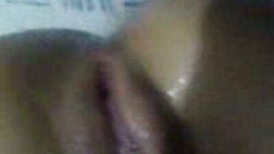 ຜູ້ຊາຍ tattooed ກໍາລັງຕິດ cock ລາວຢູ່ໃນກົ້ນຂະຫນາດໃຫຍ່ຂອງ whore